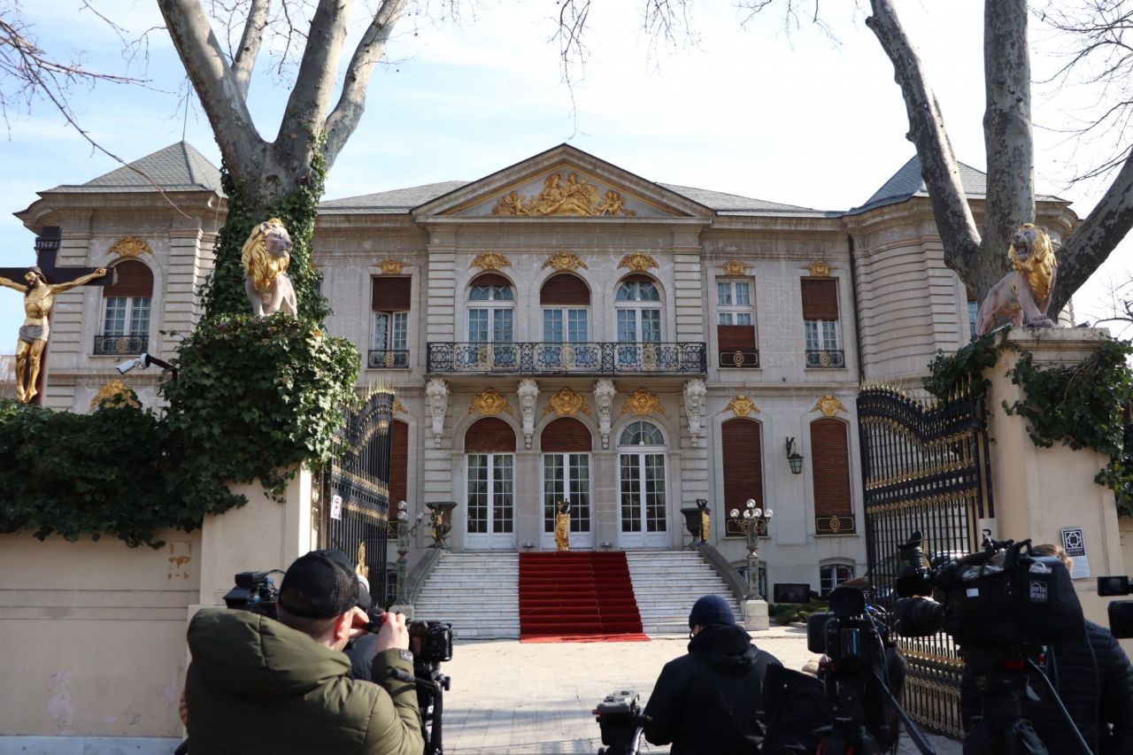 Athos Fashion. Gigi Becali a etalat din nou vestimentația cu accente religioase_3