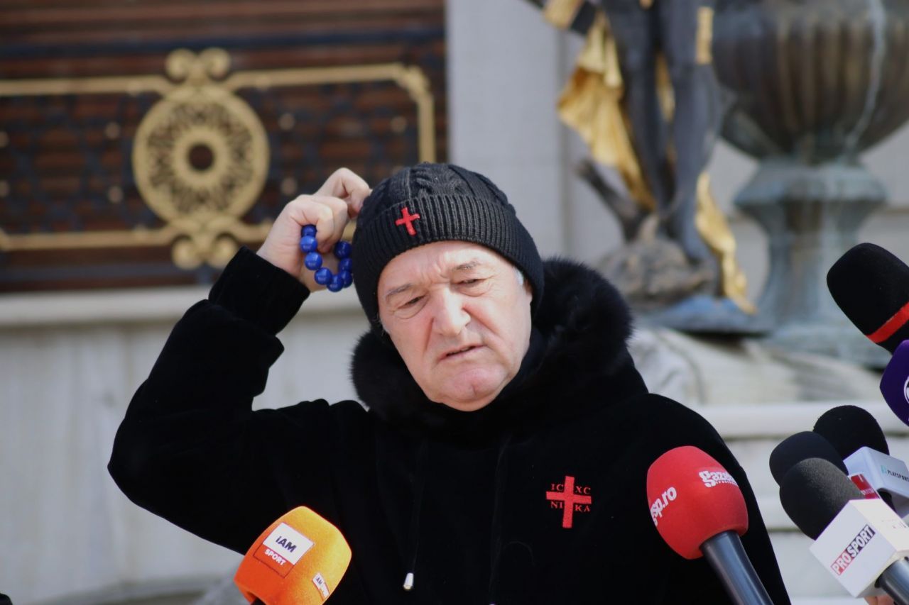 Athos Fashion. Gigi Becali a etalat din nou vestimentația cu accente religioase_1