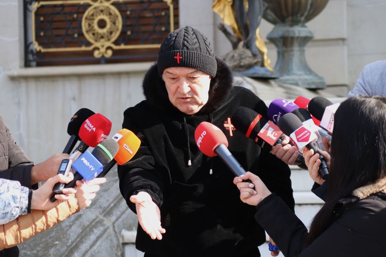 Athos Fashion. Gigi Becali a etalat din nou vestimentația cu accente religioase_9