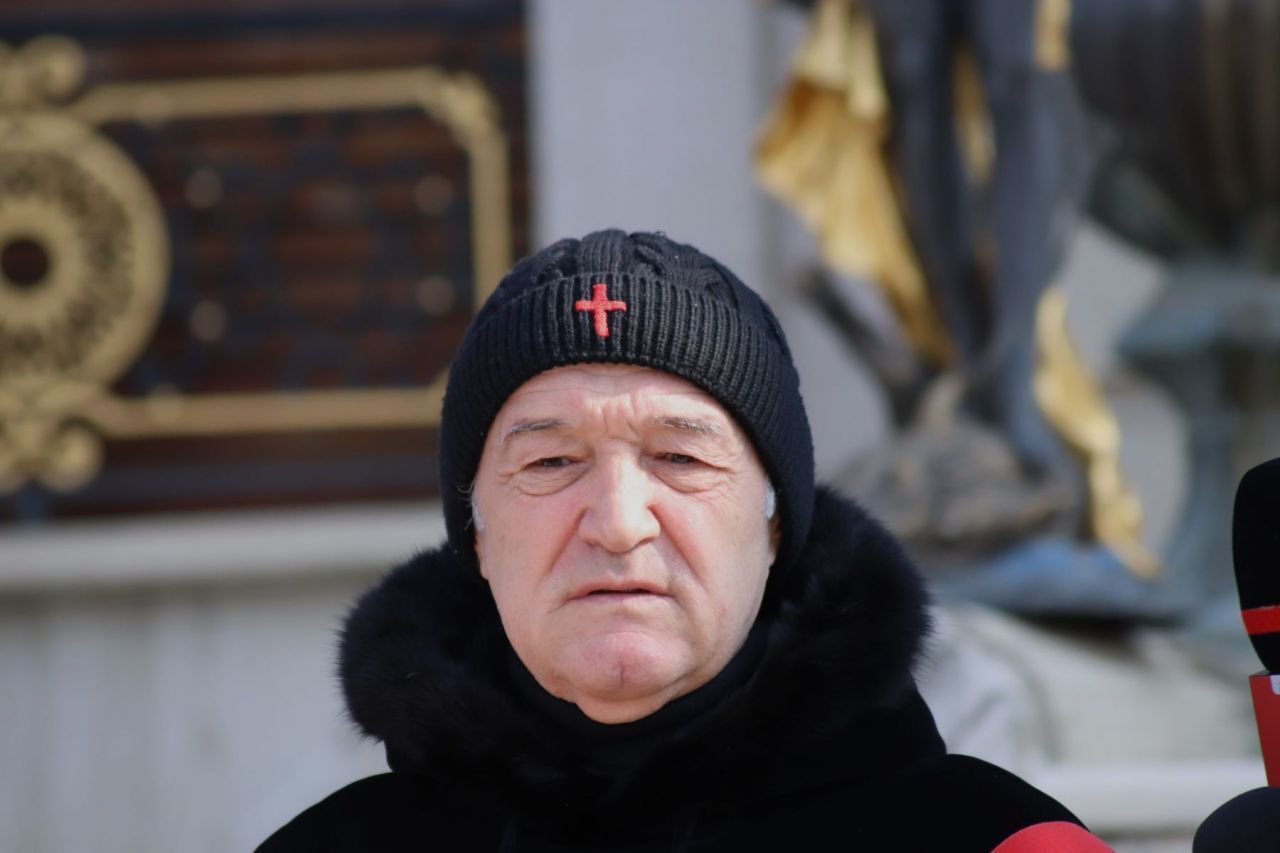 Athos Fashion. Gigi Becali a etalat din nou vestimentația cu accente religioase_13