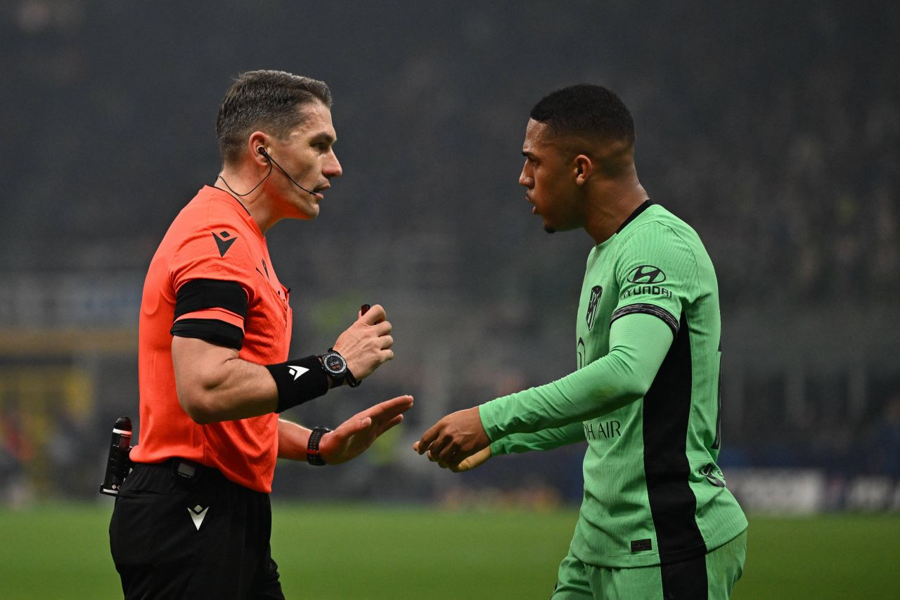 Istvan Kovacs a încălcat regulamentul! Cu ce a apărut pe teren la Inter - Atletico_20