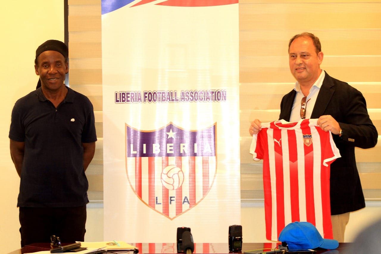 Liberia lui George Weah și-a prezentat noul selecționer din România! ”Filozofia mea este să câștig”_2