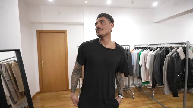 S-a retras de aproape 4 ani, dar arată mai bine decât atunci când juca! Formă de invidiat pentru fostul portar care îmbracă fotbaliștii _14