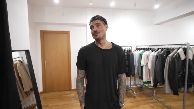 S-a retras de aproape 4 ani, dar arată mai bine decât atunci când juca! Formă de invidiat pentru fostul portar care îmbracă fotbaliștii _15