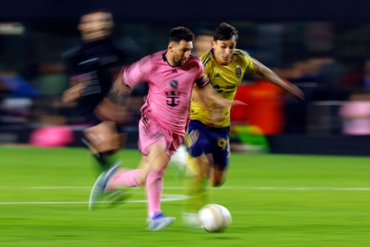 Pe asta n-o mai făcuse! Sunt imaginile momentului: cum a driblat Leo Messi un jucător accidentat la primul meci din MLS al sezonului _1