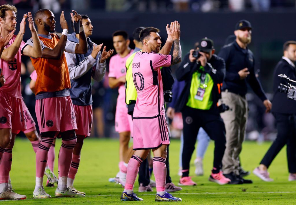 Pe asta n-o mai făcuse! Sunt imaginile momentului: cum a driblat Leo Messi un jucător accidentat la primul meci din MLS al sezonului _4