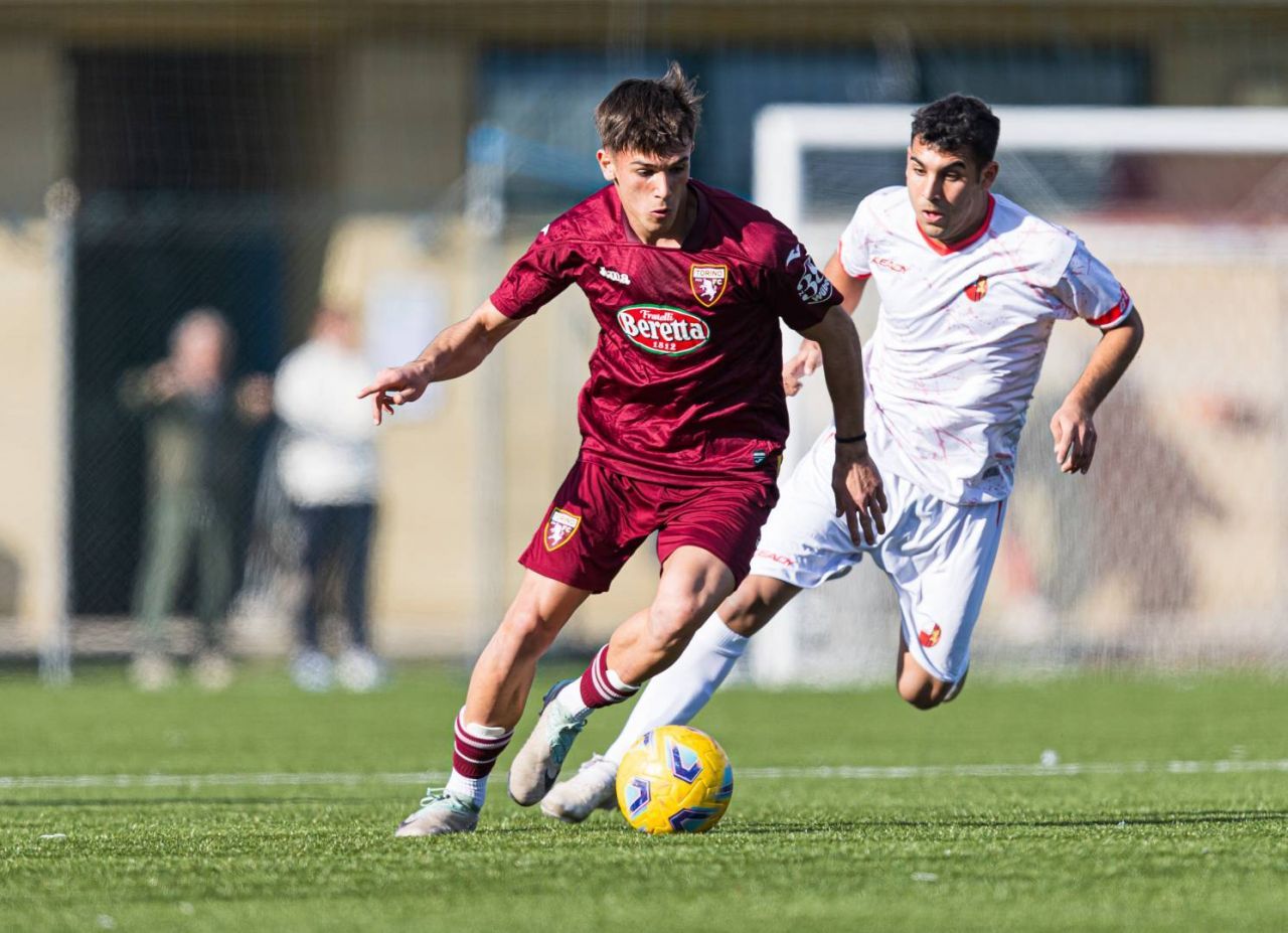 Cine este atacantul român care impresionează la Viareggio Cup: 4 goluri în 4 meciuri pentru Torino! ”Tatăl l-a recunoscut la 8 ani, de la el a moștenit talentul”_1