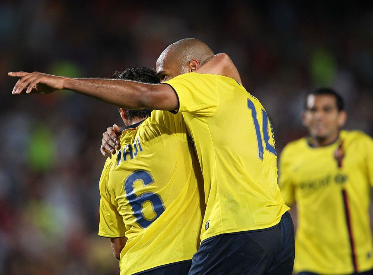 Thierry Henry i-a transmis un mesaj emoționant lui Xavi Hernandez în direct după meciul cu Napoli: „Ești al doilea după Pep!” _1