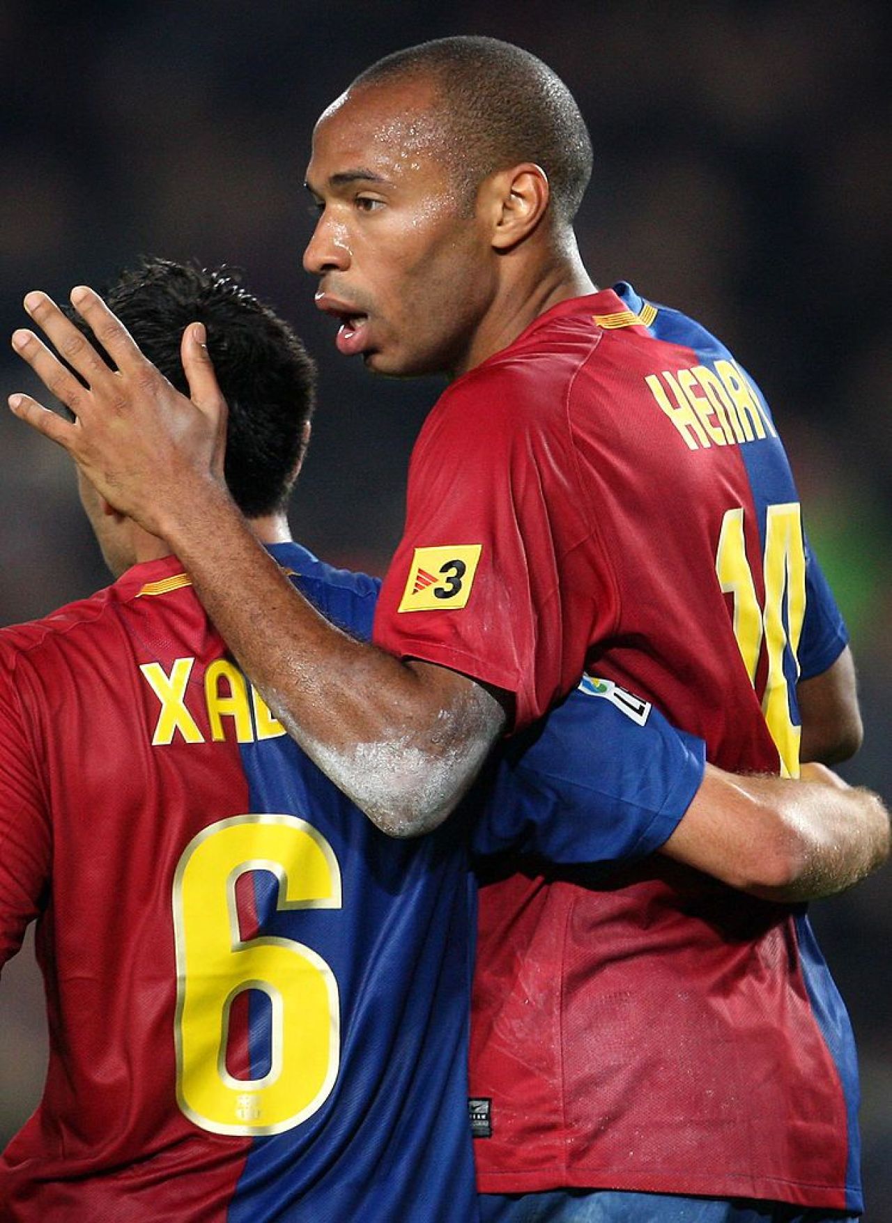 Thierry Henry i-a transmis un mesaj emoționant lui Xavi Hernandez în direct după meciul cu Napoli: „Ești al doilea după Pep!” _3
