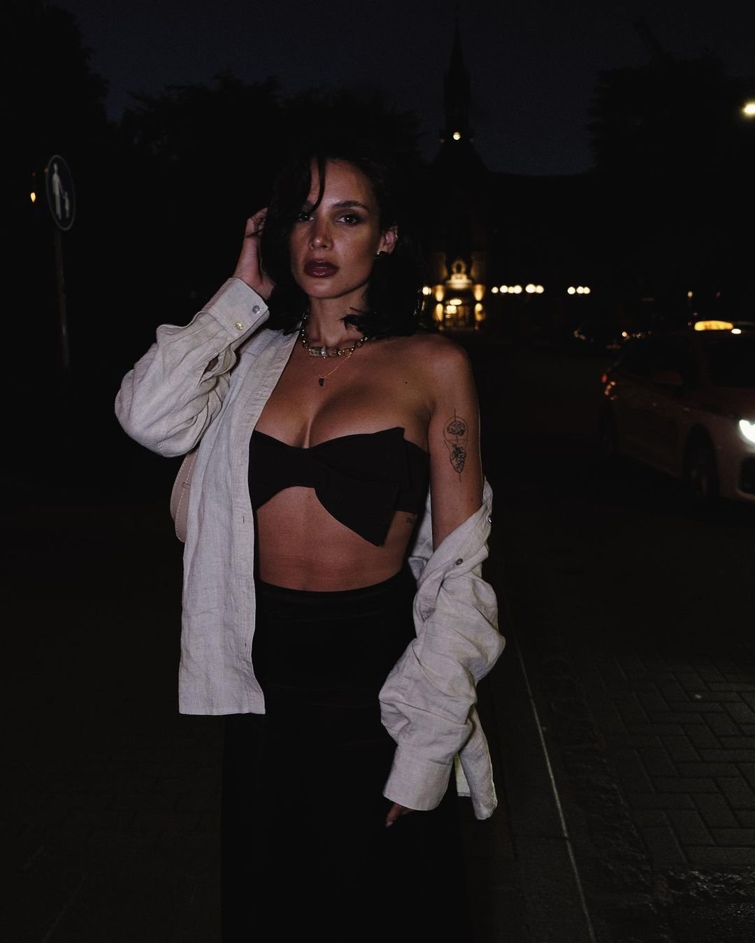Fata fostului star al fotbalului s-a dezbrăcat complet! Cum a apărut după ce le-a răspuns celor care s-au luat de ea că pozează sexy_54