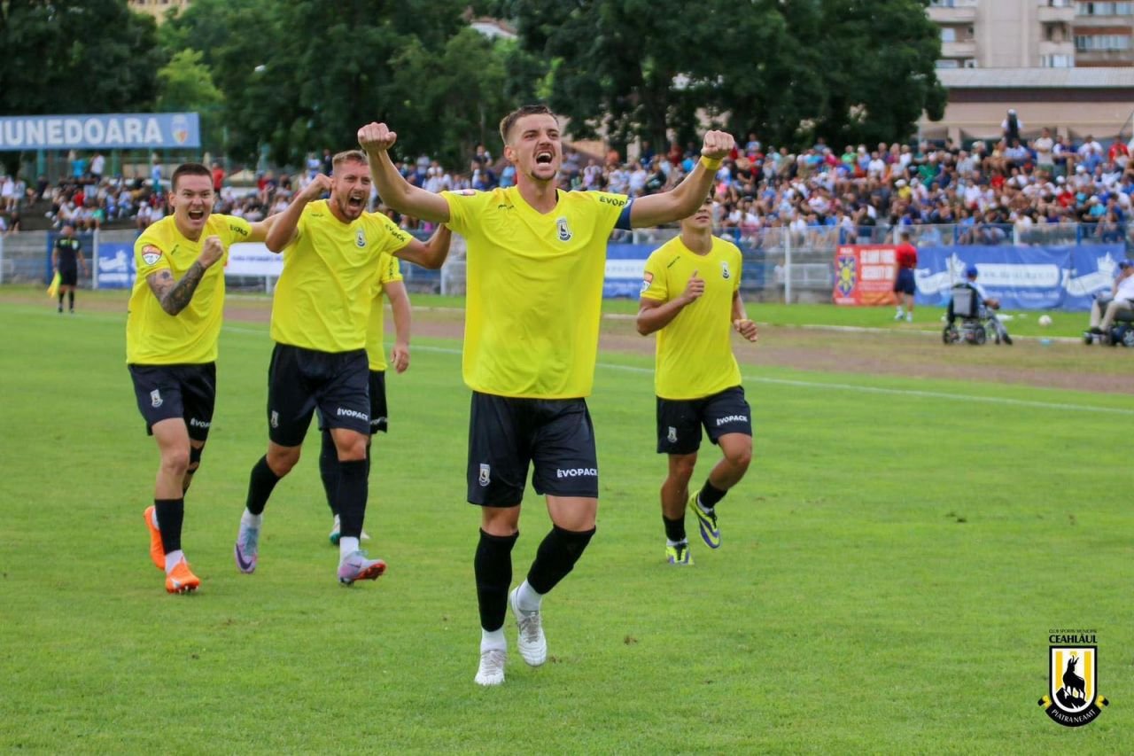 Jucătorul care își încuraja colegii de pe targă, după și-a rupt glezna, se află de o lună în cantonamentul FCSB!_2