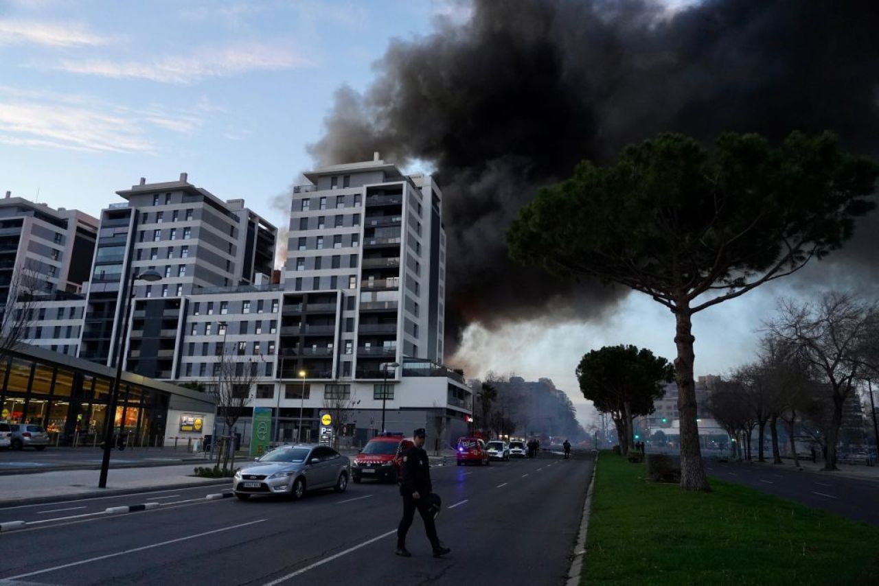 Valencia a obținut amânarea meciului cu Granada, după un incendiu devastator în oraș_2