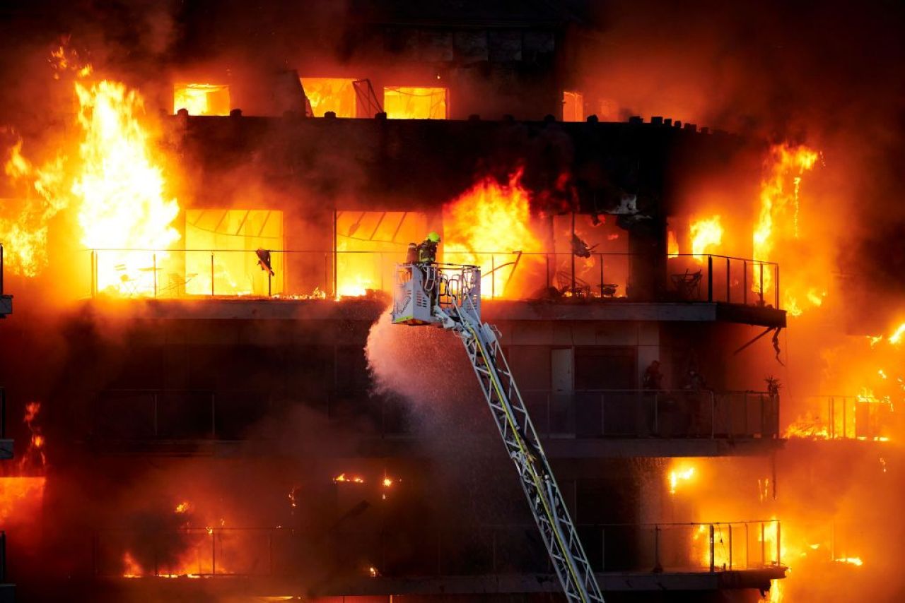 Valencia a obținut amânarea meciului cu Granada, după un incendiu devastator în oraș_1
