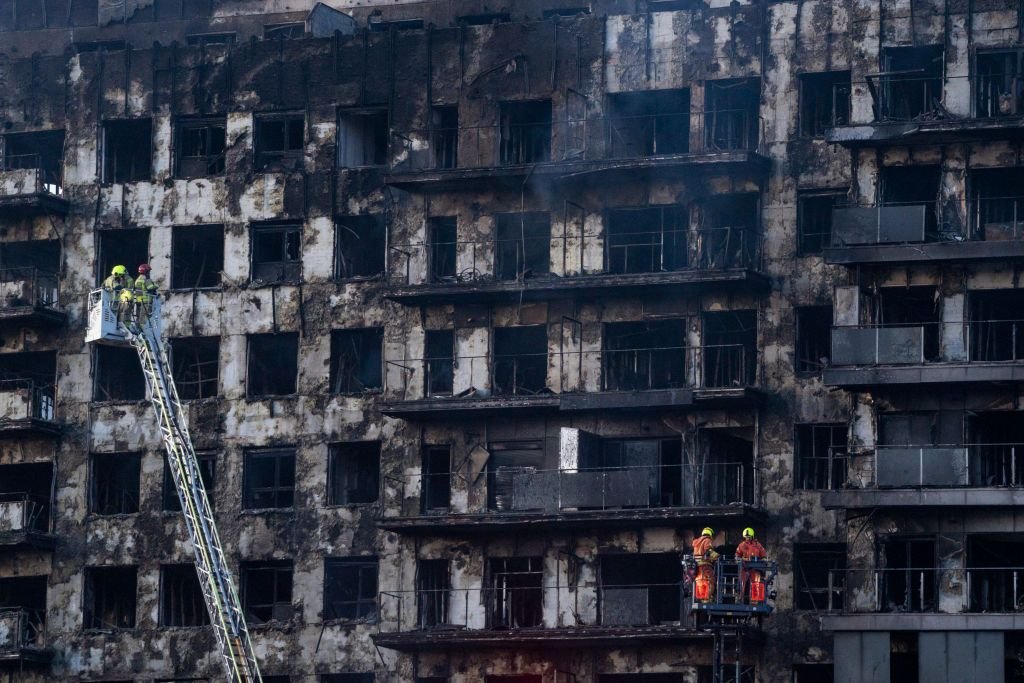 Valencia a obținut amânarea meciului cu Granada, după un incendiu devastator în oraș_9
