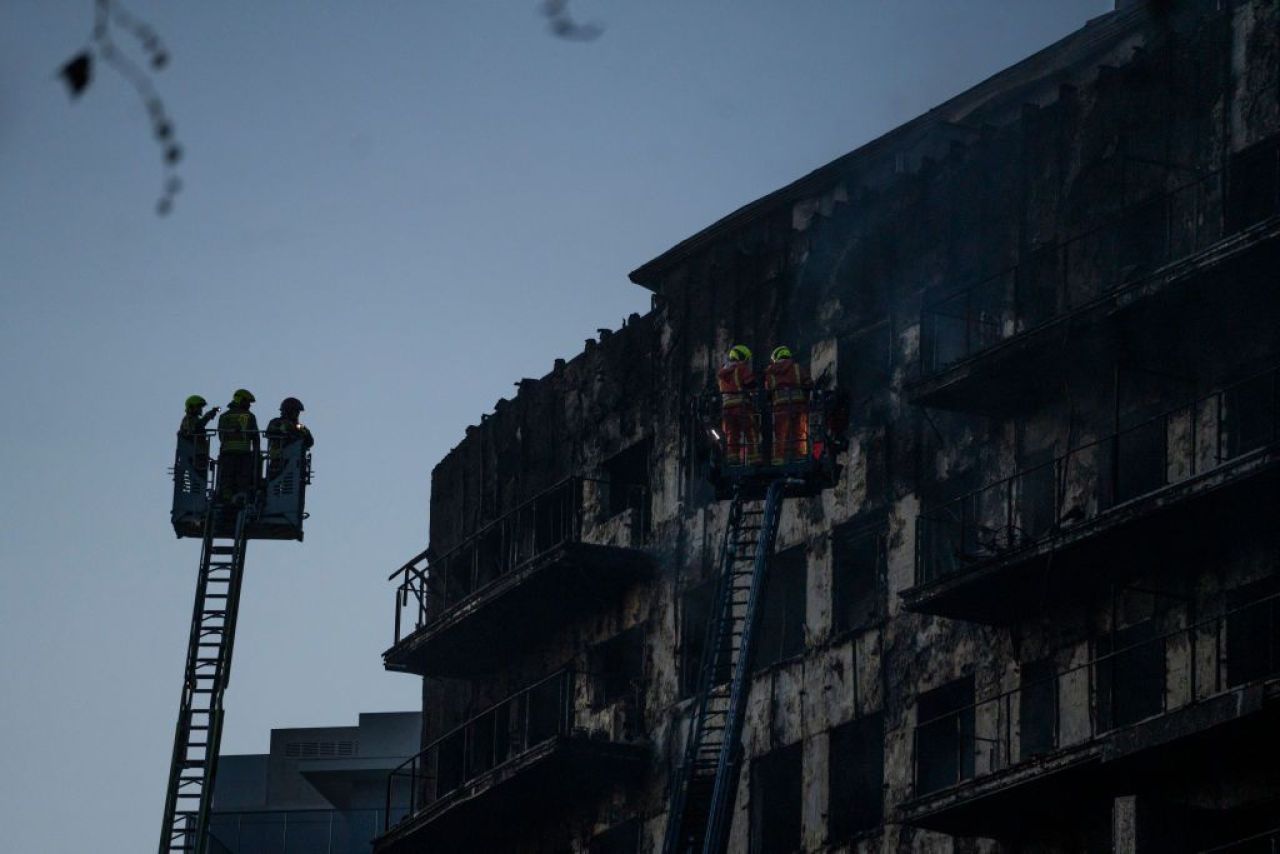 Valencia a obținut amânarea meciului cu Granada, după un incendiu devastator în oraș_11