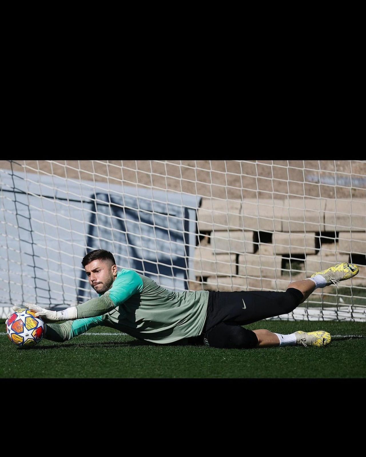 Nu a prins niciun minut de joc, dar e vedetă pe TikTok. Reacții după ce Atletico Madrid l-a postat pe Moldovan cu manele pe fundal_2