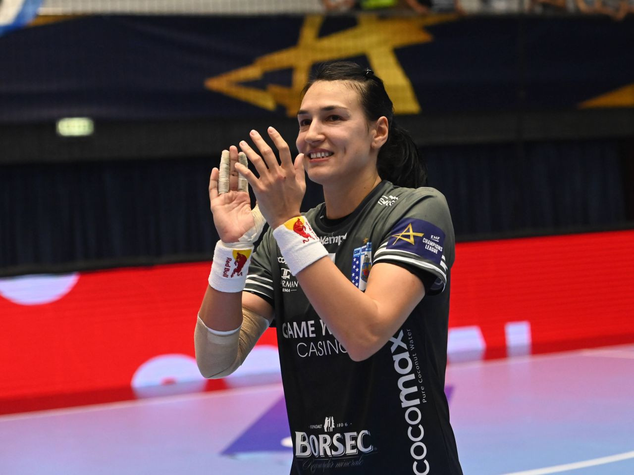 CSM București a dat de păm&acirc;nt cu V&acirc;lcea &icirc;n Cupa Rom&acirc;niei la handbal feminin. C&acirc;te goluri a marcat Cristina Neagu&nbsp;