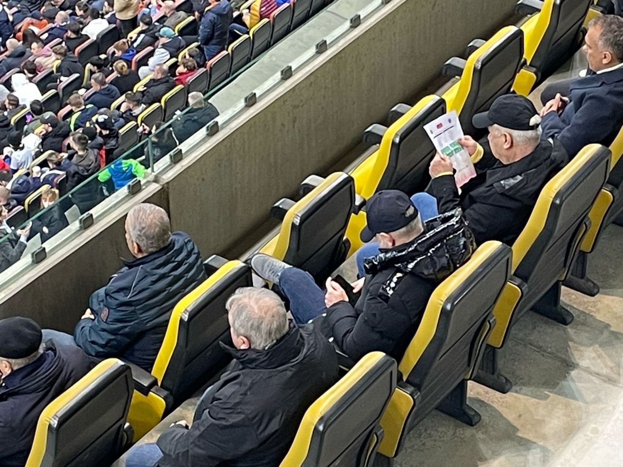 Edi Iordănescu, ”Tata Puiu” și Mihai Stoichiță s-au înfofolit și și-au făcut apariția la meciul FCSB-ului_4