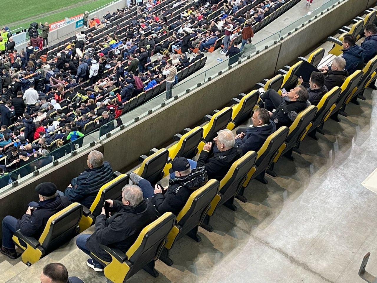 Edi Iordănescu, ”Tata Puiu” și Mihai Stoichiță s-au înfofolit și și-au făcut apariția la meciul FCSB-ului_5