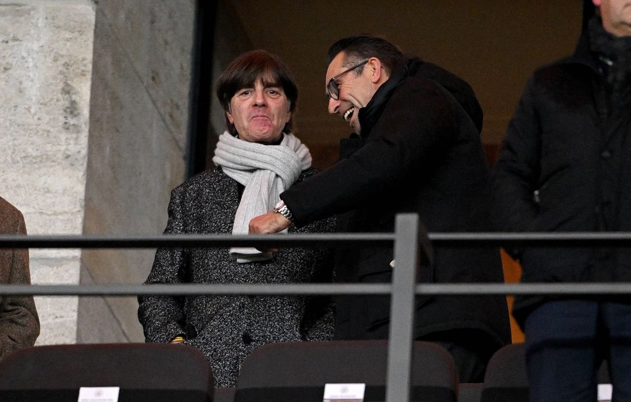 Gest SUPERB facut de un jucator de la Barcelona! A oprit masina in mijlocul strazii pentru un fan care a venit sa il vada
