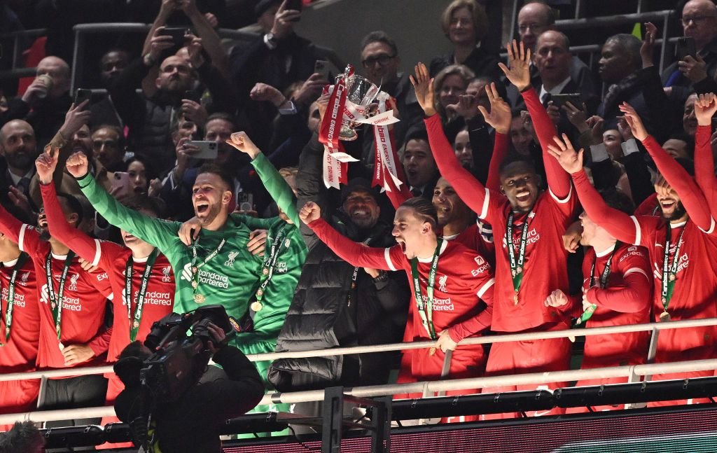 Party pe Wembley! Jurgen Klopp și jucătorii lui Liverpool s-au pozat cu trofeul Carabao Cup_9