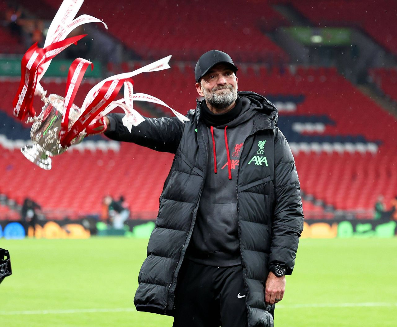 Party pe Wembley! Jurgen Klopp și jucătorii lui Liverpool s-au pozat cu trofeul Carabao Cup