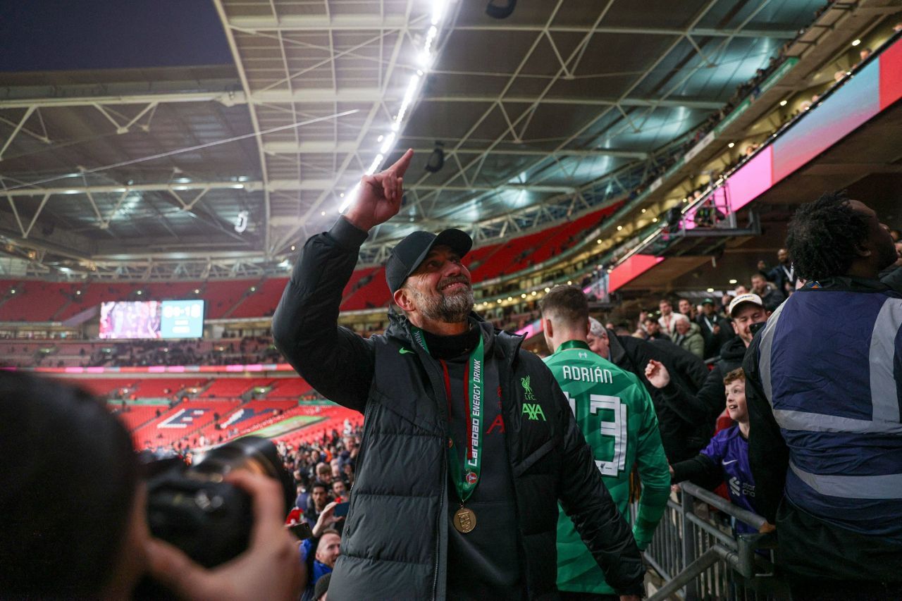 Party pe Wembley! Jurgen Klopp și jucătorii lui Liverpool s-au pozat cu trofeul Carabao Cup_15