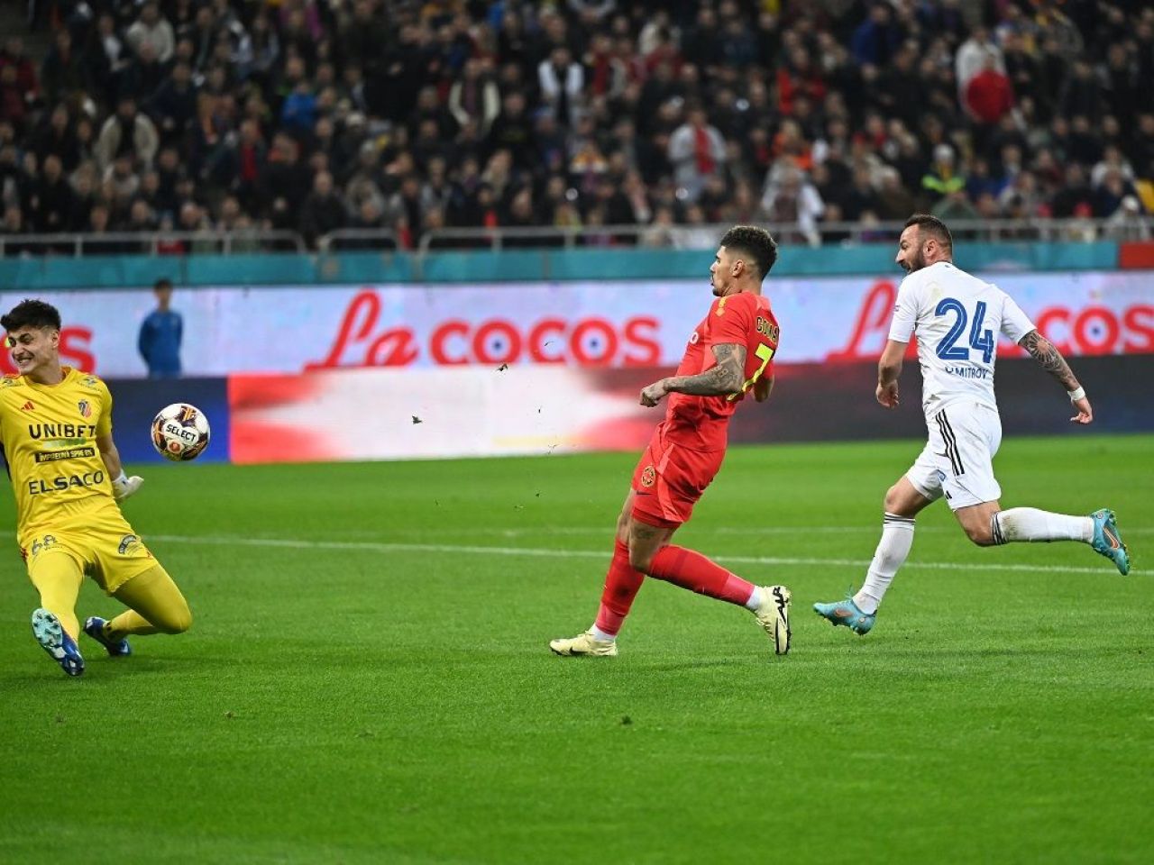 Bulevardul Dimitrov! Florinel Coman a deschis scorul în FCSB - FC Botoșani după o cursă pe banda fundașului dreapta bulgar_1