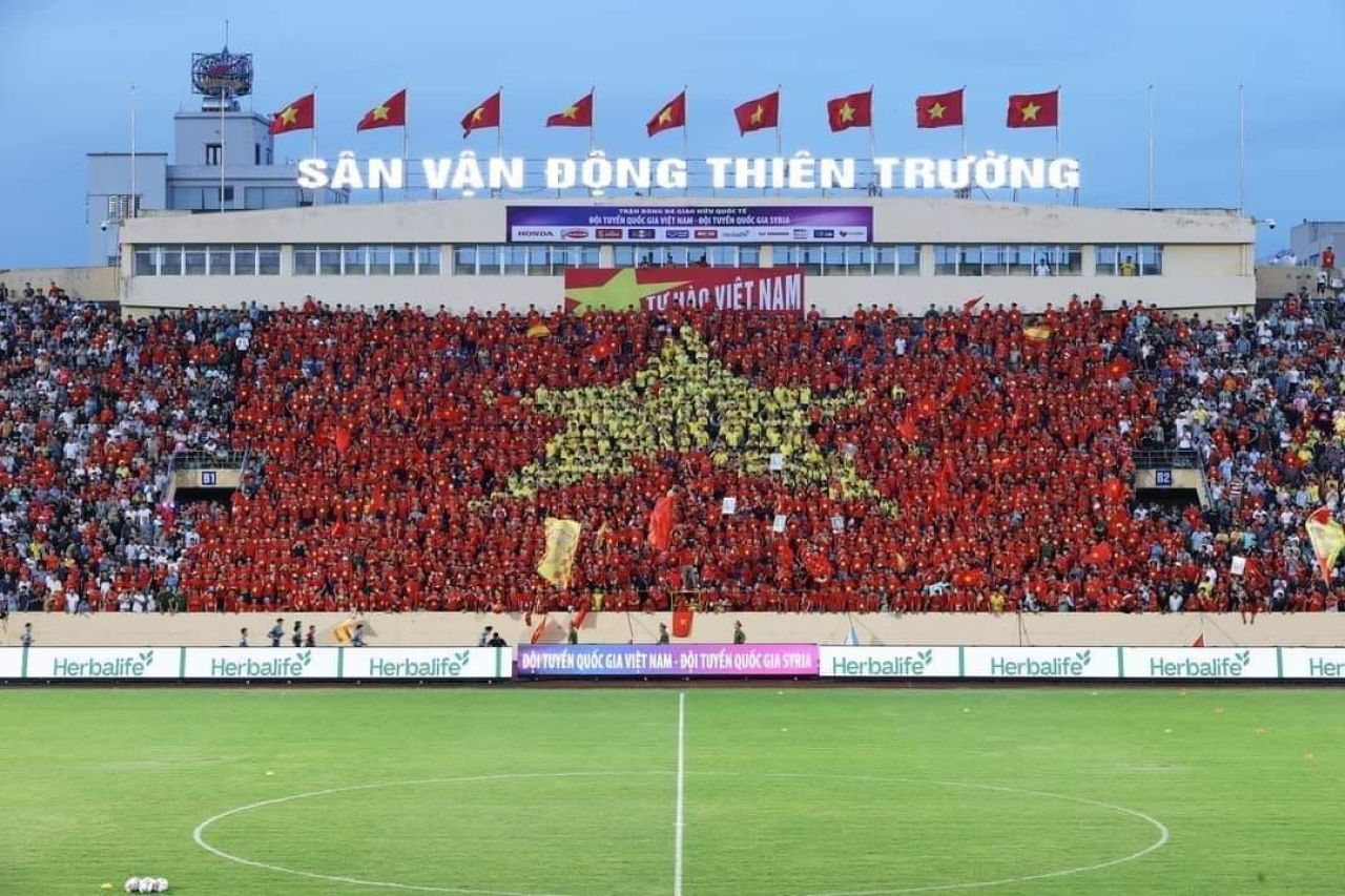 Fostul căpitan al lui Dinamo, prezentat oficial pe un stadion tipic comunist! Când va debuta la liderul campionatului_1