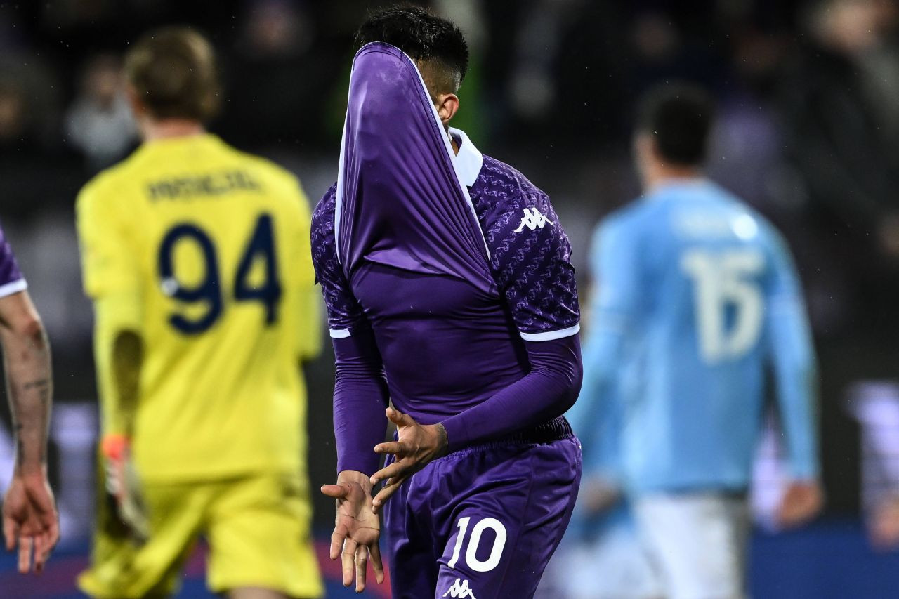 Ca la bar, cu o bere! Ce a putut să facă un comentator TV după ce Fiorentina a dat a patra bară în meciul cu Lazio_2