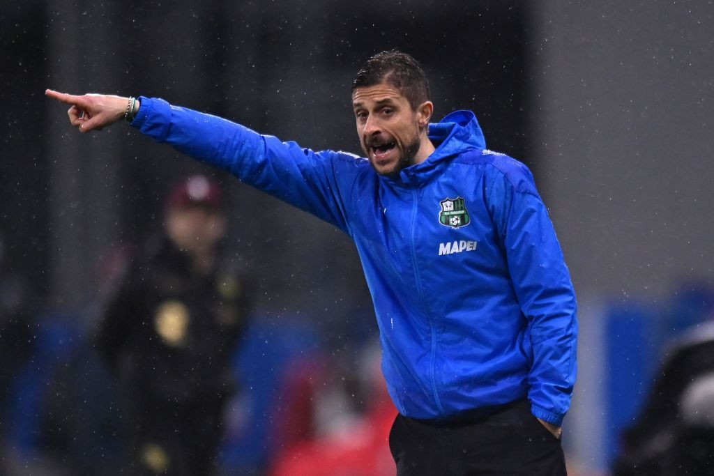 Un luptator UFC, ademenit cu 6.000 DE DOLARI de o actrita porno! Trebuia doar sa stea langa el la un meci. Iubita nici n-a vrut sa auda