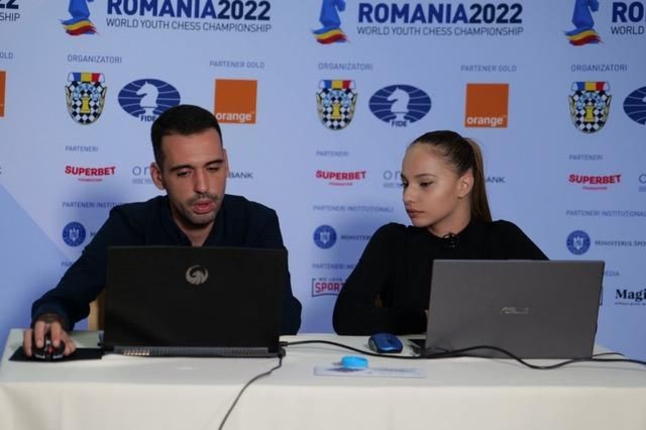 Tinerii-fenomen ai României. Ăsta da simultan la șah: căpitanul echipei, arbitru, antrenor, comentator, manager PR!_6