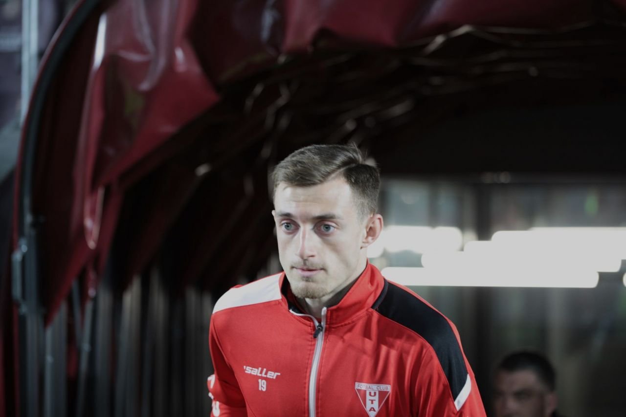 Rapidiștii din Peluza Sud, către un jucător de la UTA Arad: 
