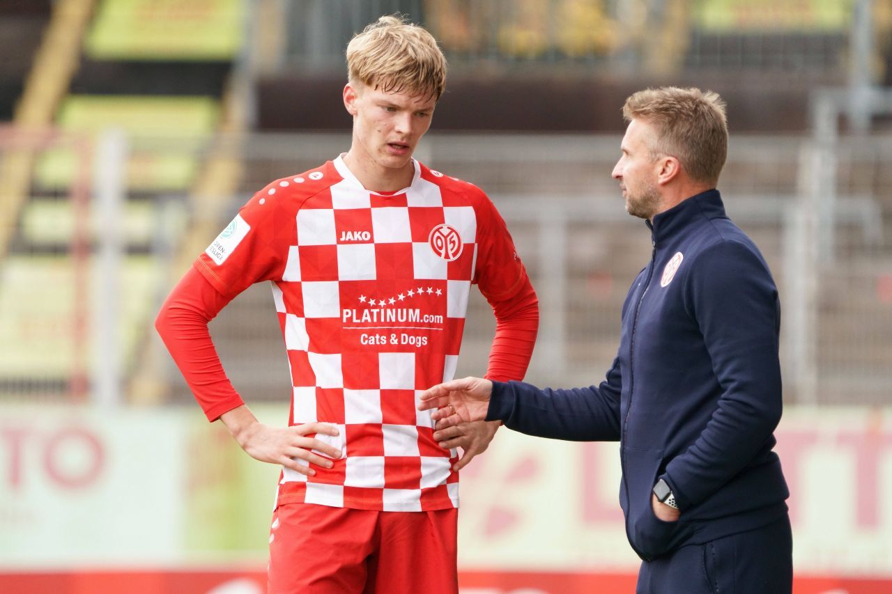 Fotbalistul român din Pitești convocat la naționala Germaniei le-a eliminat pe Barcelona și Manchester City și este în sferturile UEFA Youth League!_3