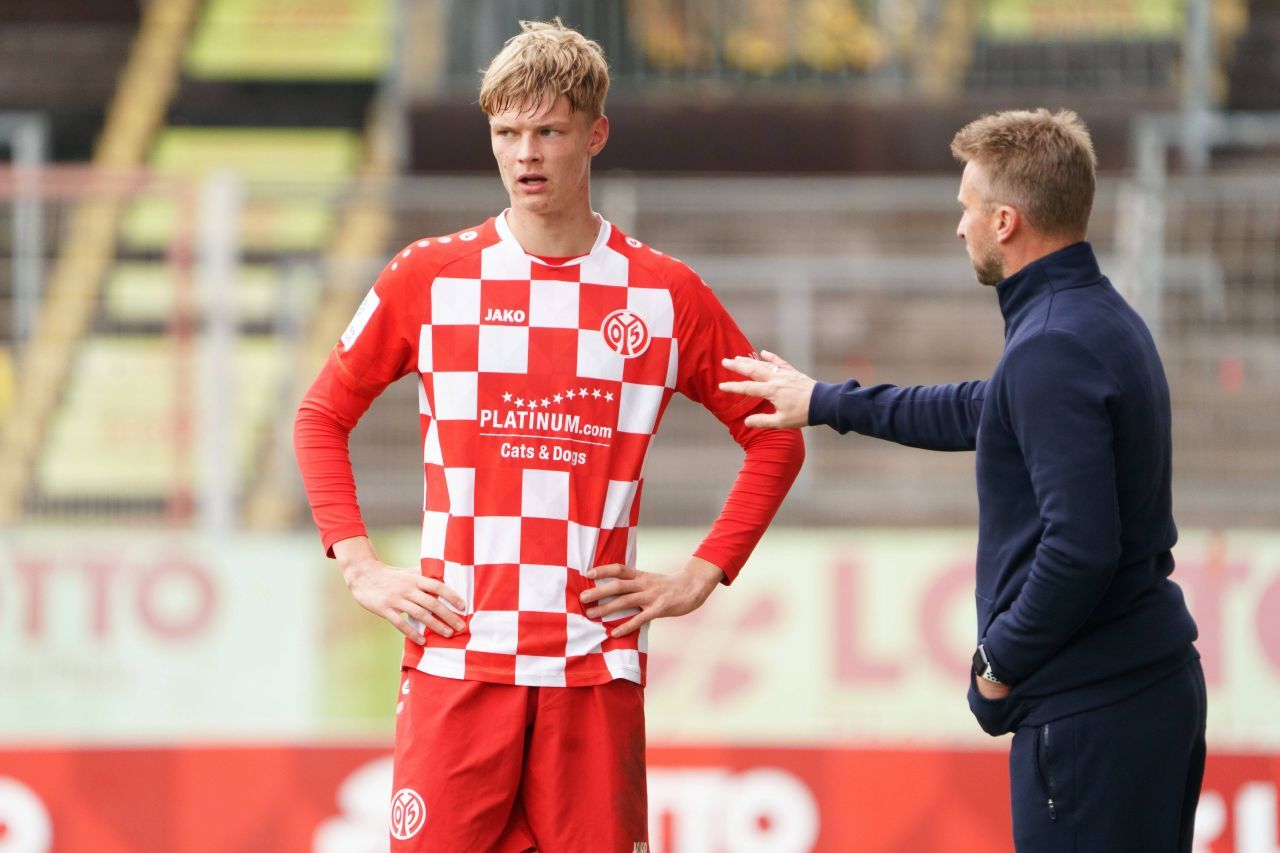 Fotbalistul român din Pitești convocat la naționala Germaniei le-a eliminat pe Barcelona și Manchester City și este în sferturile UEFA Youth League!_4