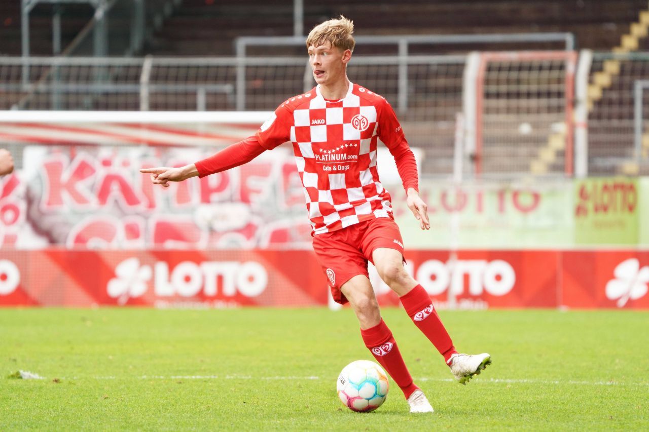 Fotbalistul român din Pitești convocat la naționala Germaniei le-a eliminat pe Barcelona și Manchester City și este în sferturile UEFA Youth League!_5