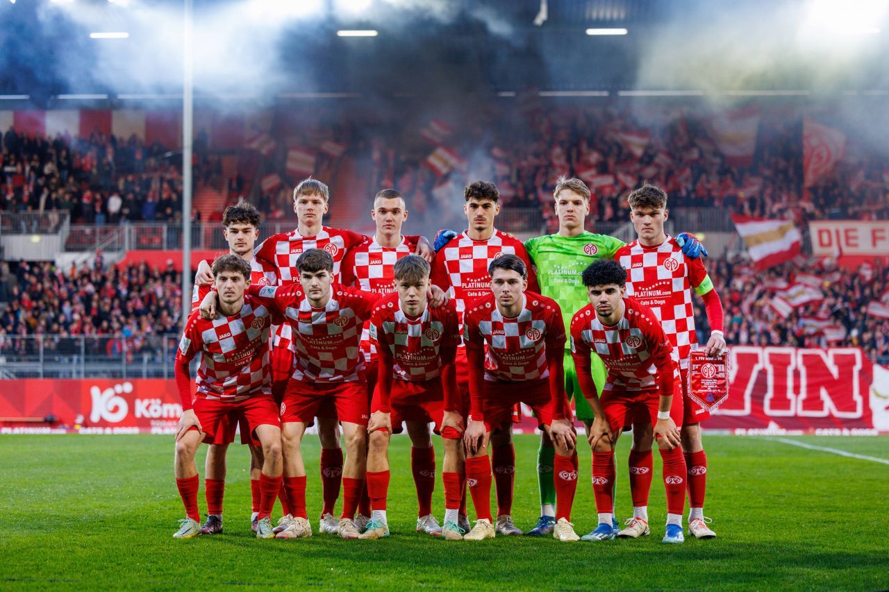 Fotbalistul român din Pitești convocat la naționala Germaniei le-a eliminat pe Barcelona și Manchester City și este în sferturile UEFA Youth League!_10