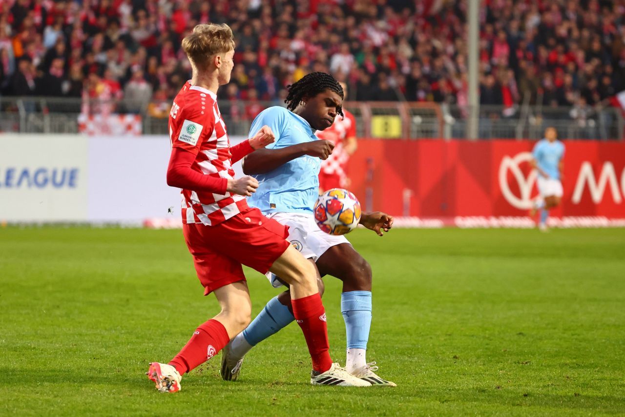 Fotbalistul român din Pitești convocat la naționala Germaniei le-a eliminat pe Barcelona și Manchester City și este în sferturile UEFA Youth League!_11