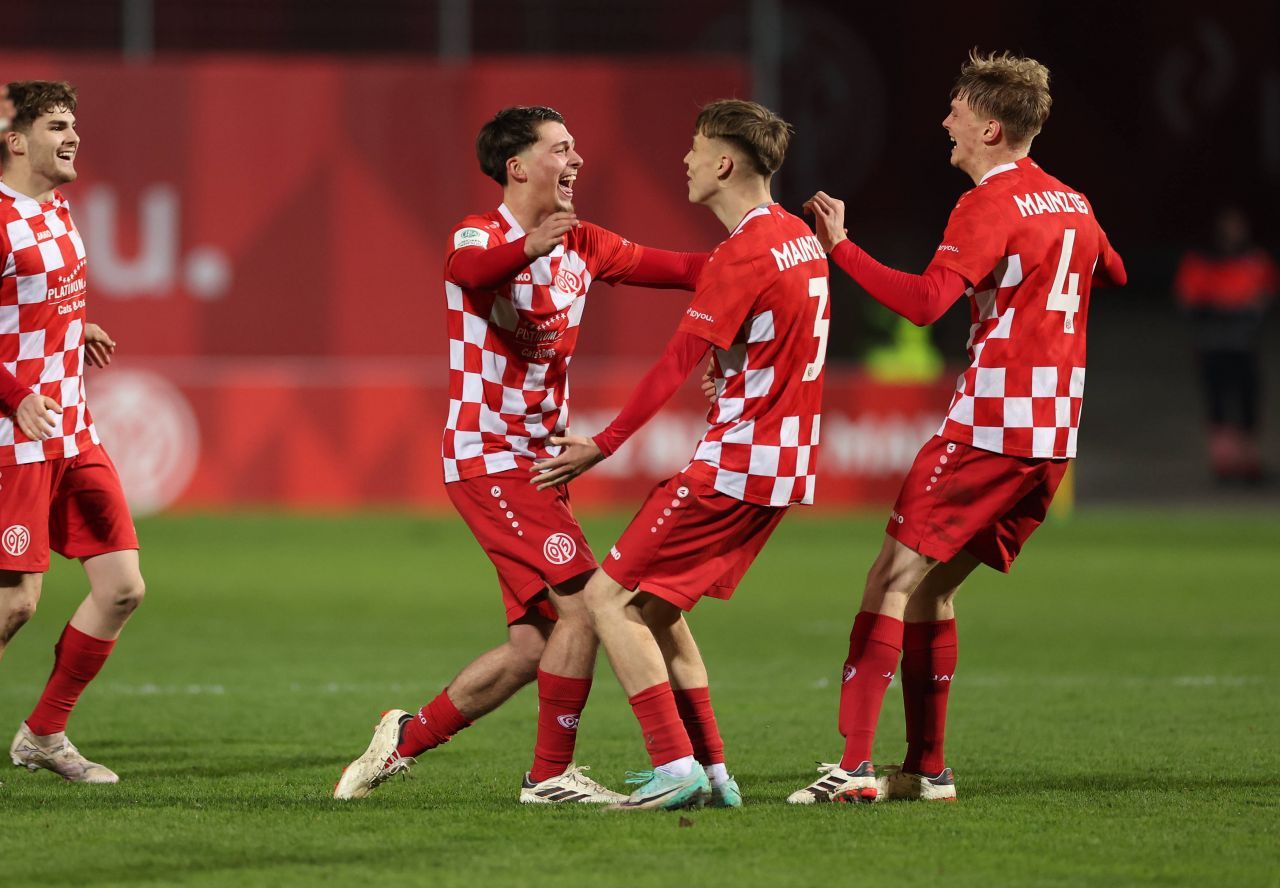 Fotbalistul român din Pitești convocat la naționala Germaniei le-a eliminat pe Barcelona și Manchester City și este în sferturile UEFA Youth League!_13