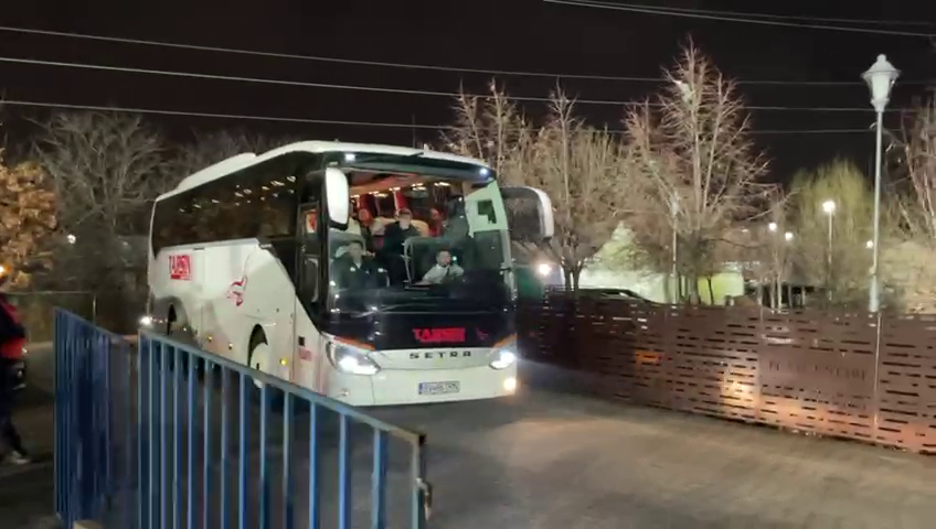 FCSB a renunțat la roș-albastru și și-a făcut apariția la Voluntari cu un alt autocar_2