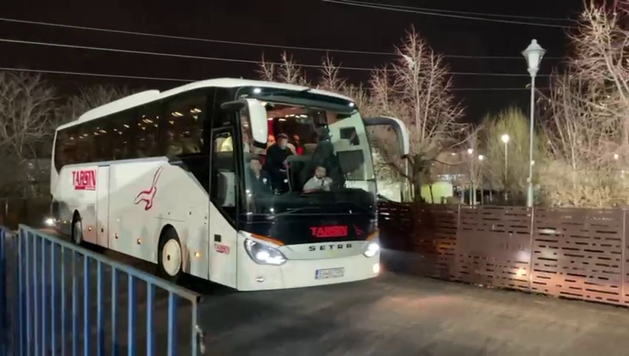 FCSB a renunțat la roș-albastru și și-a făcut apariția la Voluntari cu un alt autocar_4