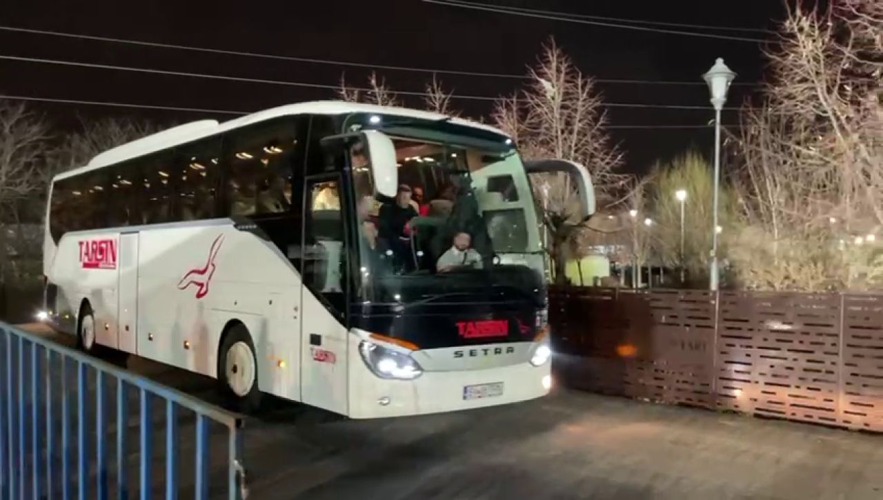 FCSB a renunțat la roș-albastru și și-a făcut apariția la Voluntari cu un alt autocar_5
