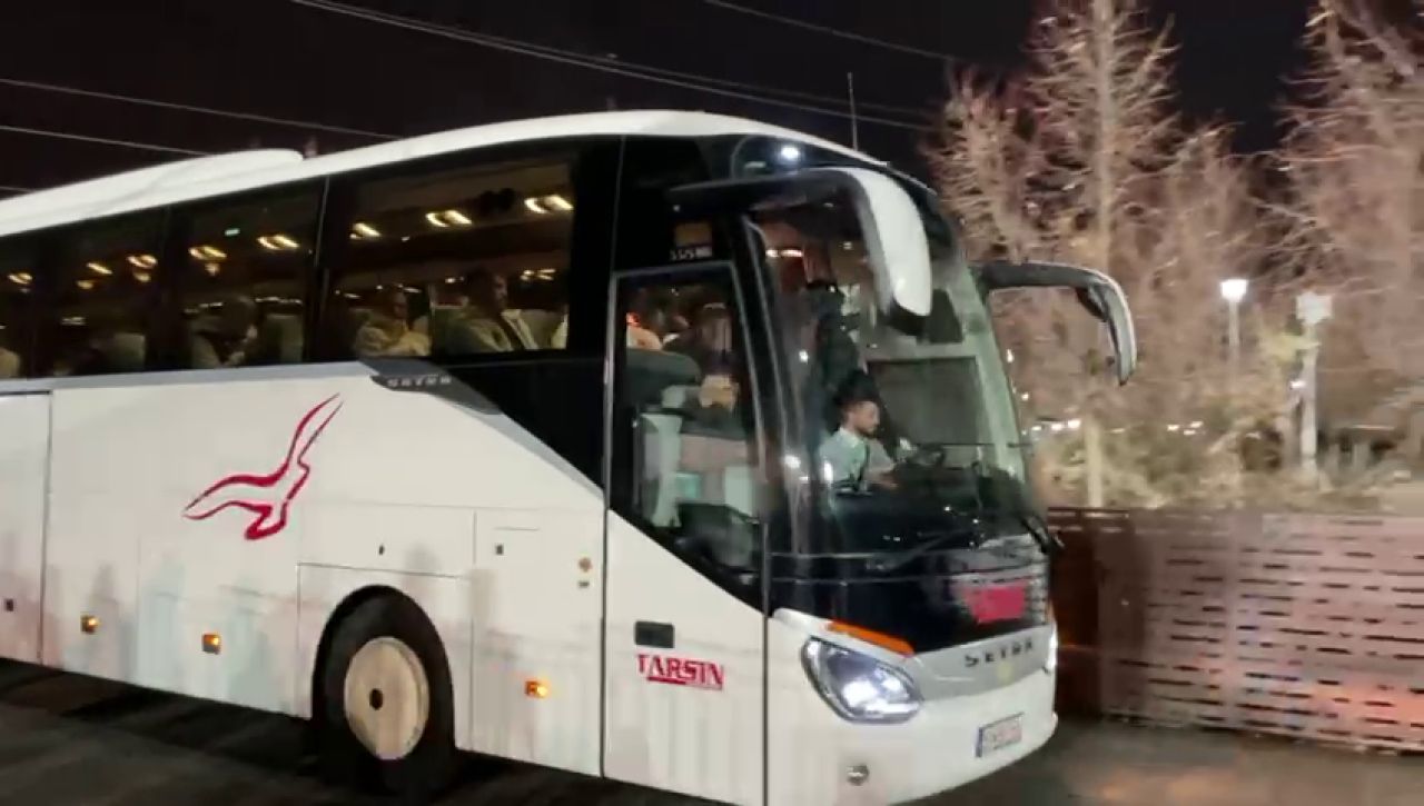 FCSB a renunțat la roș-albastru și și-a făcut apariția la Voluntari cu un alt autocar_10