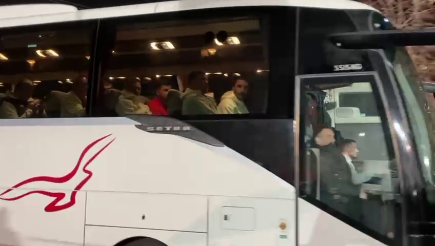 FCSB a renunțat la roș-albastru și și-a făcut apariția la Voluntari cu un alt autocar_14