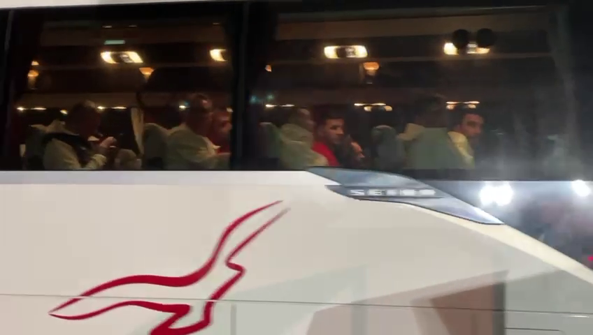 FCSB a renunțat la roș-albastru și și-a făcut apariția la Voluntari cu un alt autocar_17