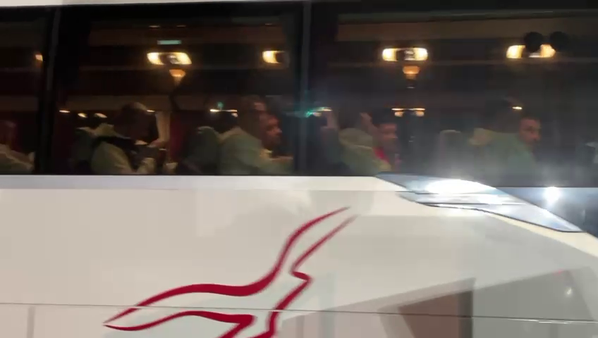 FCSB a renunțat la roș-albastru și și-a făcut apariția la Voluntari cu un alt autocar_18