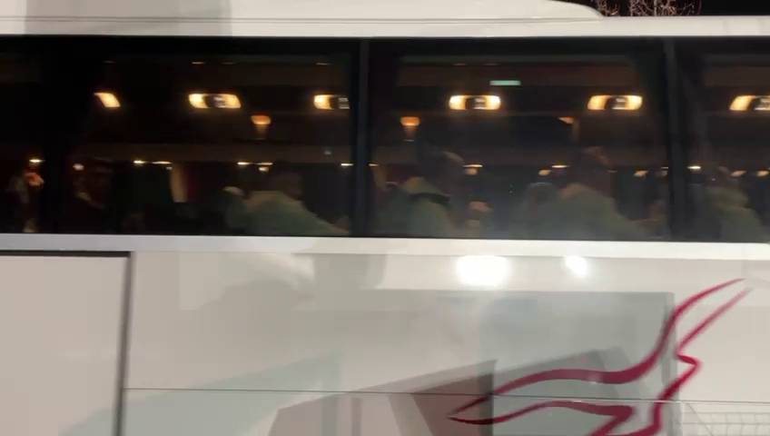 FCSB a renunțat la roș-albastru și și-a făcut apariția la Voluntari cu un alt autocar_21