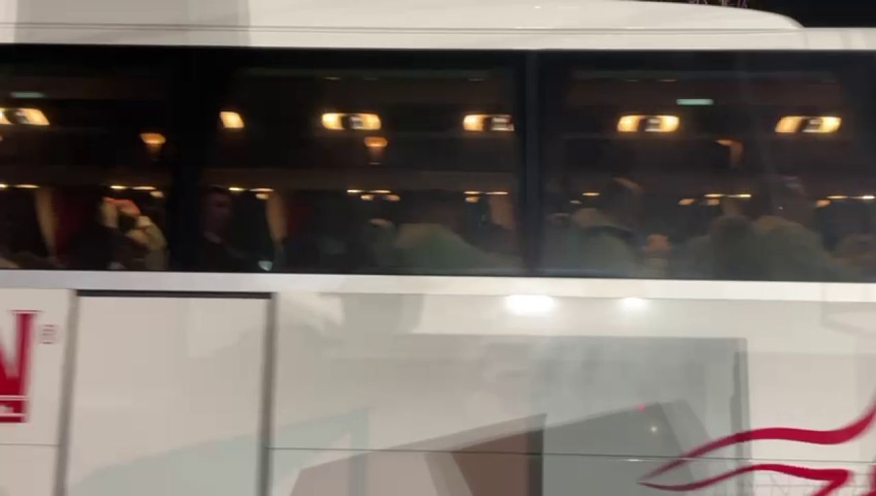 FCSB a renunțat la roș-albastru și și-a făcut apariția la Voluntari cu un alt autocar_22