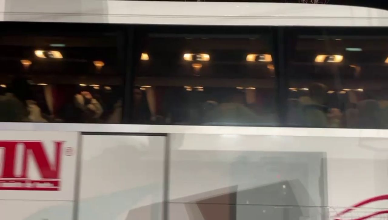 FCSB a renunțat la roș-albastru și și-a făcut apariția la Voluntari cu un alt autocar_23