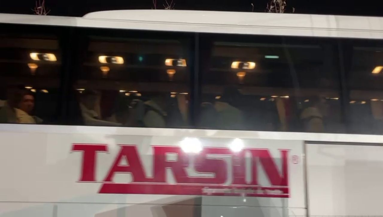 FCSB a renunțat la roș-albastru și și-a făcut apariția la Voluntari cu un alt autocar_27